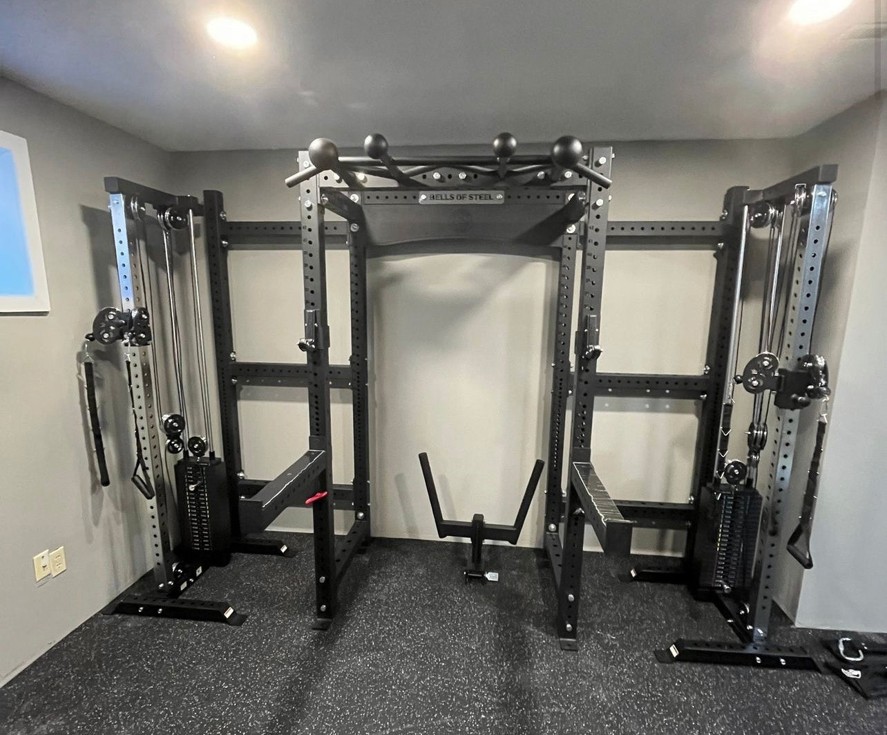 Hydra rack with cable crossovers